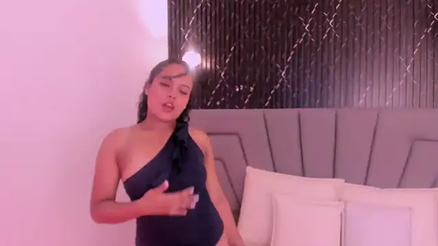 ValeriaJulio  online show from 09-29-25, 11:49