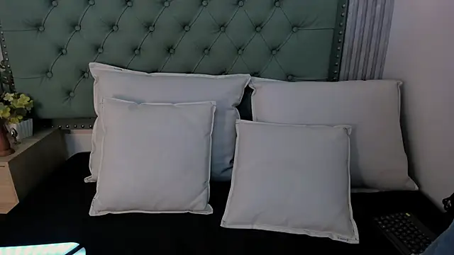 ValeriaJulio  online show from 11-12-25, 07:18