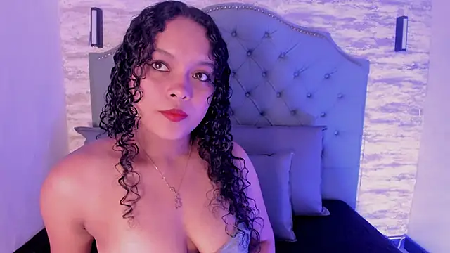 ValeriaJulio  online show from 09-22-25, 11:49