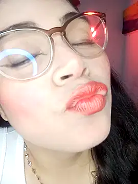 Snapshot of Diamily chatting on 09-17-25, 03:52 Diamily online show from 09-17-25, 03:52