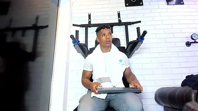 ItaloMoore online show from 03-06-26, 11:27