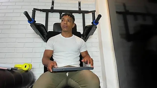 ItaloMoore online show from 03-25-26, 11:42