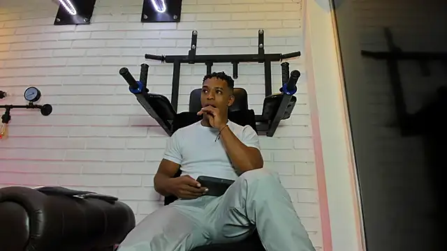 ItaloMoore online show from 11-27-25, 11:21