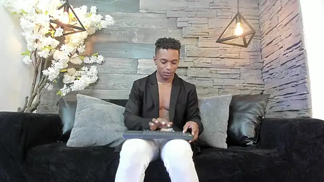 Snapshot of ItaloMoore chatting on 10-04-25, 12:07 ItaloMoore online show from 10-04-25, 12:07