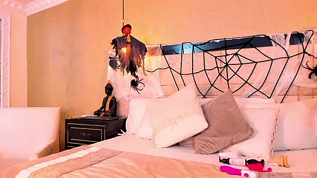 OliviaGarciaa online show from 10-13-25, 07:37