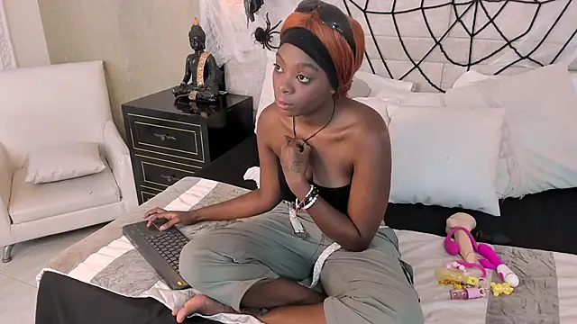 OliviaGarciaa online show from 10-12-25, 08:32