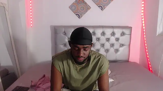 eebony stallion online show from 12-17-25, 07:52