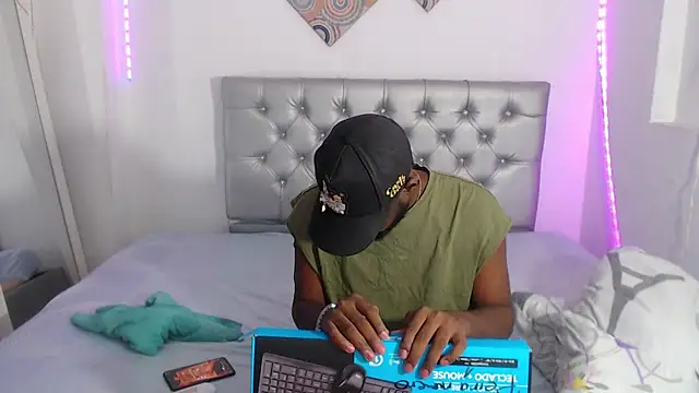 eebony stallion online show from 12-19-25, 06:21