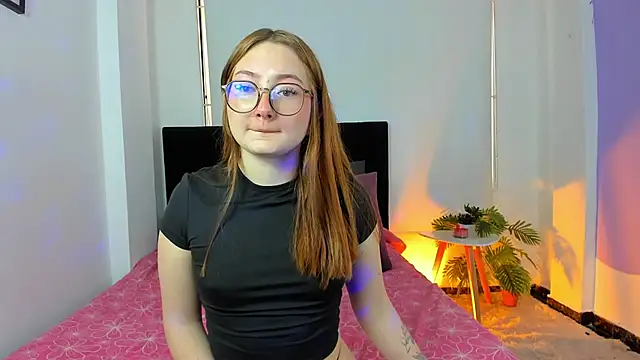 Snapshot of LunaVelvet777 chatting on 09-18-25, 03:26 LunaVelvet777 online show from 09-18-25, 03:26