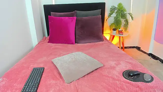 LunaVelvet777 online show from 10-28-25, 03:33