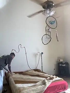 Kissmalditox online show from 10-27-25, 05:36