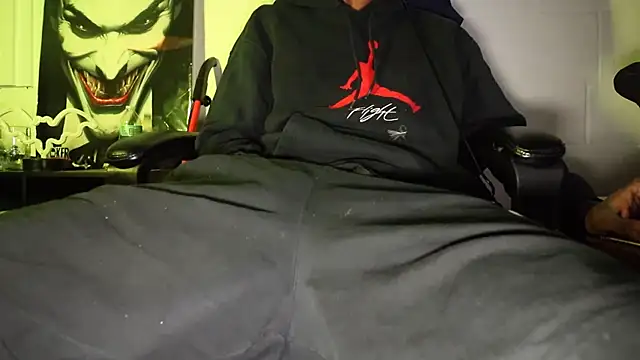 Snapshot of zaddytrey chatting on 02-25-26, 12:55 zaddytrey online show from 02-25-26, 12:55