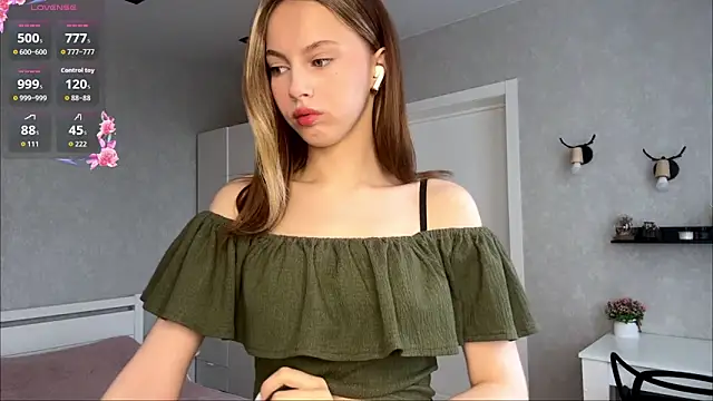 NylaNadler online show from 05-26-26, 04:10