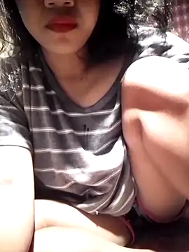 Snapshot of hotmomma8 chatting on 11-28-25, 02:28 hotmomma8 online show from 11-28-25, 02:28