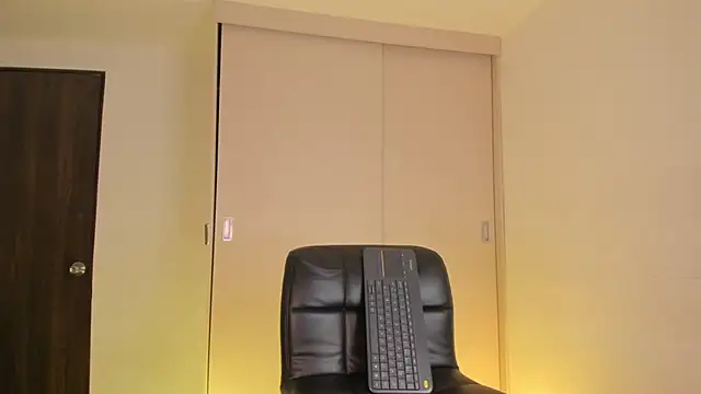 BabyMiaa   online show from 10-25-25, 12:32