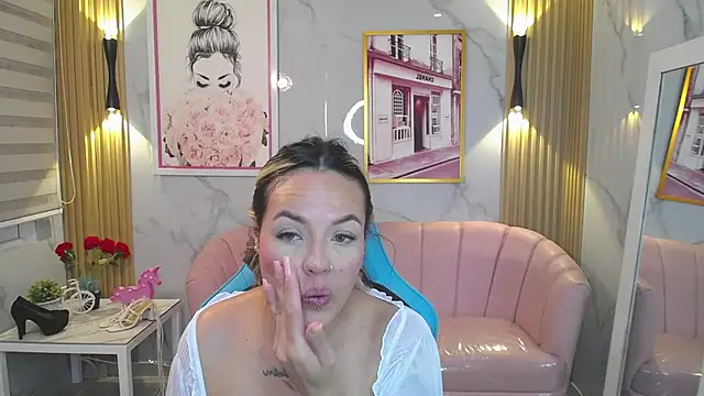 Snapshot of Jade_Jones_a chatting on 09-18-25, 03:53 Jade Jones a online show from 09-18-25, 03:53