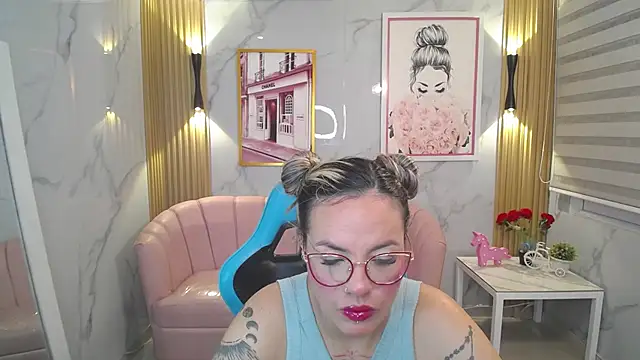 Snapshot of Jade_Jones_a chatting on 09-21-25, 03:55 Jade Jones a online show from 09-21-25, 03:55