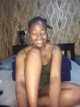 Snapshot of naked__ chatting on 10-21-25, 04:12 naked online show from 10-21-25, 04:12