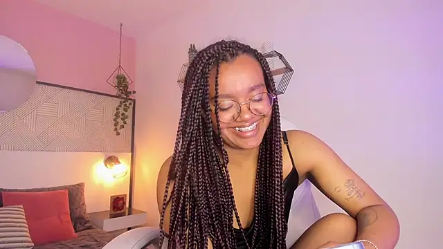 Snapshot of Terry_ebony chatting on 10-22-25, 04:56 Terry ebony online show from 10-22-25, 04:56