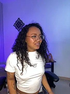 Snapshot of Terry_ebony chatting on 09-21-25, 04:50 Terry ebony online show from 09-21-25, 04:50