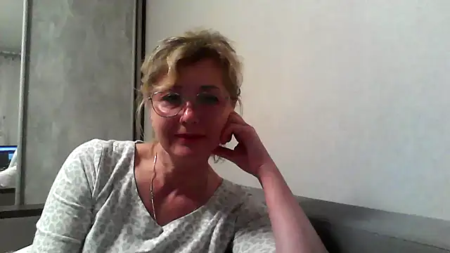 Snapshot of IrynaMolbertx chatting on 10-04-25, 06:53 IrynaMolbertx online show from 10-04-25, 06:53