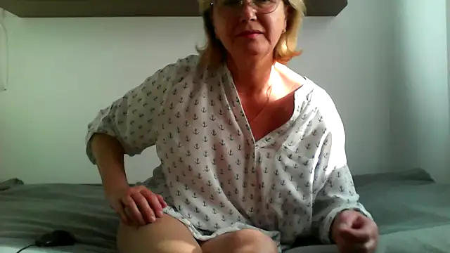 Snapshot of IrynaMolbertx chatting on 09-27-25, 01:39 IrynaMolbertx online show from 09-27-25, 01:39