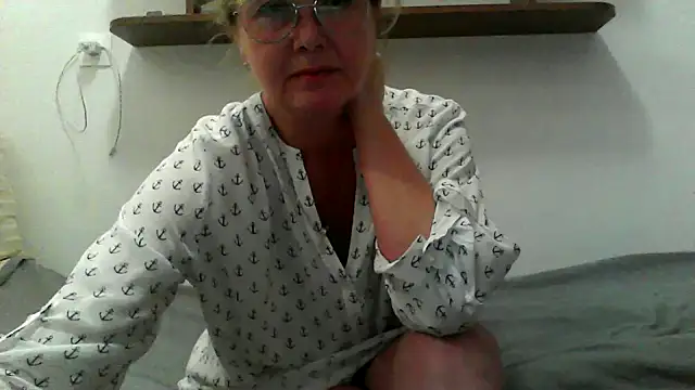 Snapshot of IrynaMolbertx chatting on 09-30-25, 08:04 IrynaMolbertx online show from 09-30-25, 08:04