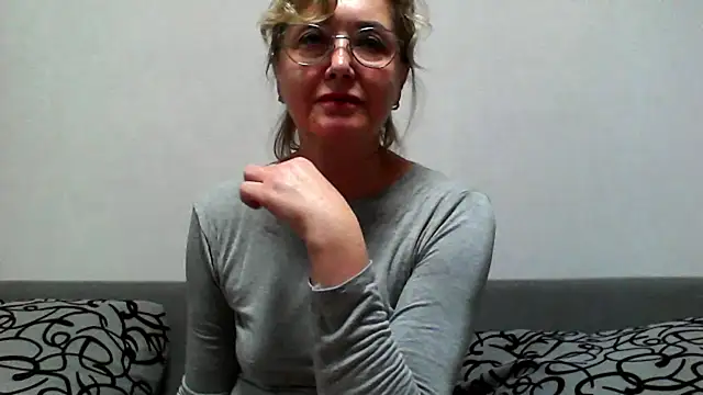 Snapshot of IrynaMolbertx chatting on 10-11-25, 08:10 IrynaMolbertx online show from 10-11-25, 08:10