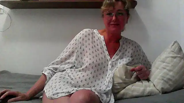 Snapshot of IrynaMolbertx chatting on 09-25-25, 07:31 IrynaMolbertx online show from 09-25-25, 07:31