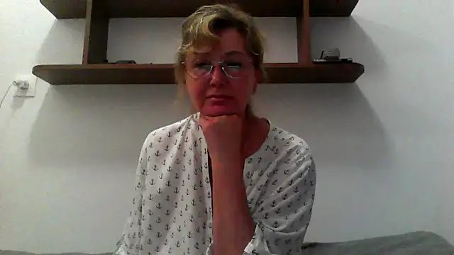 Snapshot of IrynaMolbertx chatting on 09-29-25, 08:36 IrynaMolbertx online show from 09-29-25, 08:36