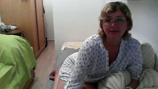 Snapshot of IrynaMolbertx chatting on 09-19-25, 08:02 IrynaMolbertx online show from 09-19-25, 08:02