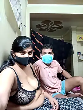 Snapshot of reena502 chatting on 09-22-25, 04:40 reena502 online show from 09-22-25, 04:40