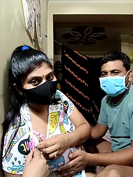 Snapshot of reena502 chatting on 09-18-25, 04:43 reena502 online show from 09-18-25, 04:43