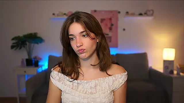 Snapshot of kissie_cat chatting on 10-03-25, 01:23 kissie cat online show from 10-03-25, 01:23