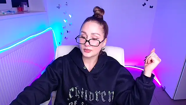 Stefanie Sweet online show from 10-21-25, 11:53