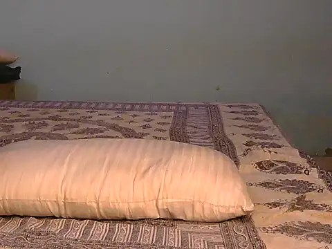 imaila18 online show from 11-15-25, 05:22