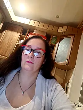 Amandda  online show from 10-24-25, 04:39