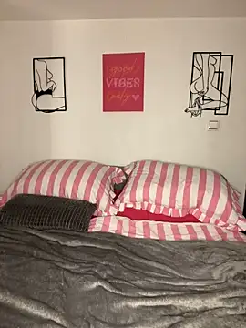 Snapshot of Rosieredxox chatting on 09-19-25, 03:05 Rosieredxox online show from 09-19-25, 03:05