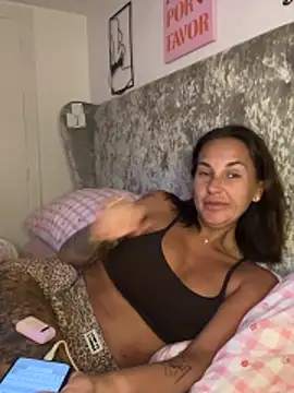 Rosieredxox online show from 05-19-26, 06:09