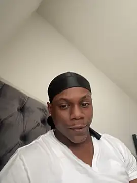 Snapshot of labishyoung25 chatting on 11-21-25, 06:07 labishyoung25 online show from 11-21-25, 06:07