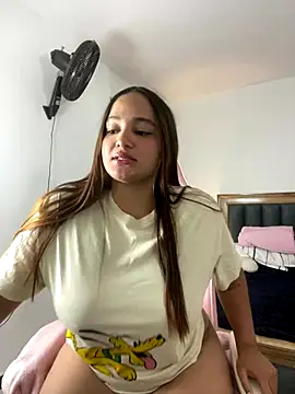 Snapshot of Andrea-Lu chatting on 09-30-25, 02:39 Andrea-Lu online show from 09-30-25, 02:39