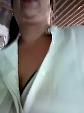 Mia-Glow online show from 03-09-26, 06:44