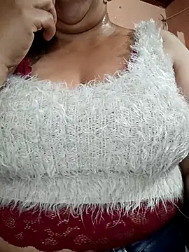 Mia-Glow online show from 11-07-25, 01:04