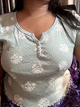 Maggi-is-back online show from 10-28-25, 03:07