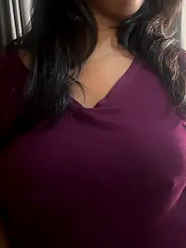 Maggi-is-back online show from 10-17-25, 01:35