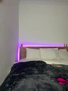 sarahsparkles20 online show from 10-13-25, 11:38