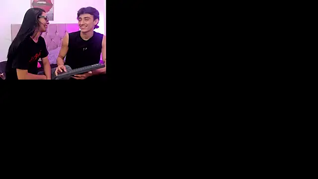 Snapshot of AndretiiAndCamila chatting on 09-29-25, 01:28 AndretiiAndCamila online show from 09-29-25, 01:28