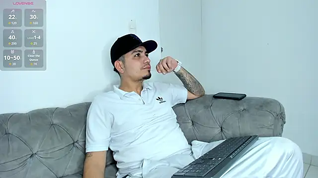 Snapshot of OwenStonne_ chatting on 09-18-25, 04:04 OwenStonne online show from 09-18-25, 04:04