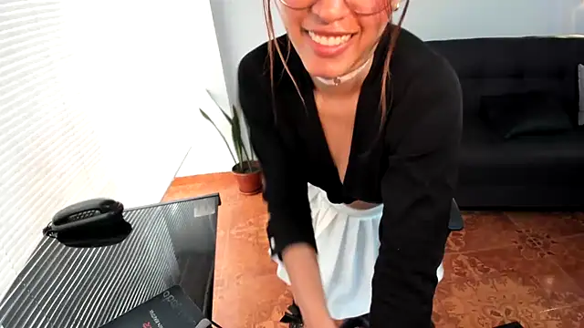 amy lennox online show from 10-17-25, 01:13