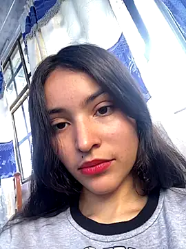 Snapshot of hotwife26 chatting on 09-19-25, 04:22 hotwife26 online show from 09-19-25, 04:22